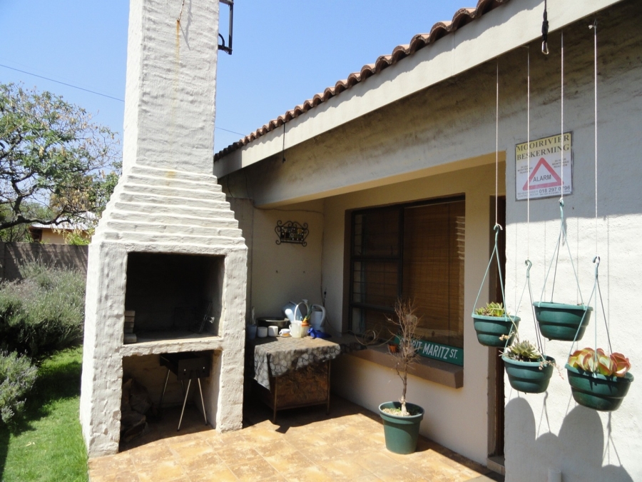 To Let 3 Bedroom Property for Rent in Kannoniers Park North West